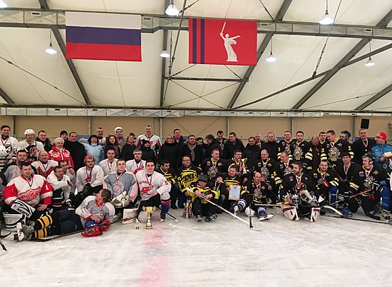 В Волгограде завершился хоккейный турнир, посвященный 75-летию Сталинградской победы